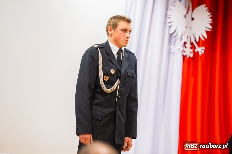 Zdjęcie w galerii na portalu naszraciborz.pl: Służby mundurowe uczciły setną rocznicę odzyskania przez Polskę niepodległości wiadomości z regionu