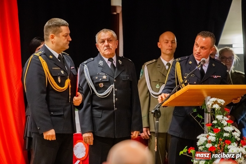 Zdjęcie w galerii na portalu naszraciborz.pl: Służby mundurowe uczciły setną rocznicę odzyskania przez Polskę niepodległości wiadomości z regionu