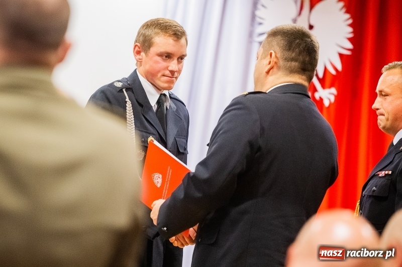 Zdjęcie w galerii na portalu naszraciborz.pl: Służby mundurowe uczciły setną rocznicę odzyskania przez Polskę niepodległości wiadomości z regionu