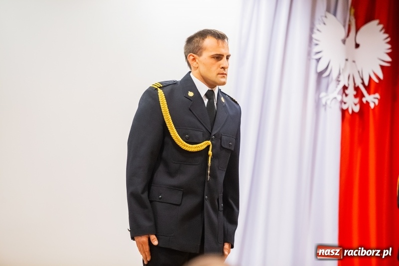 Zdjęcie w galerii na portalu naszraciborz.pl: Służby mundurowe uczciły setną rocznicę odzyskania przez Polskę niepodległości wiadomości z regionu