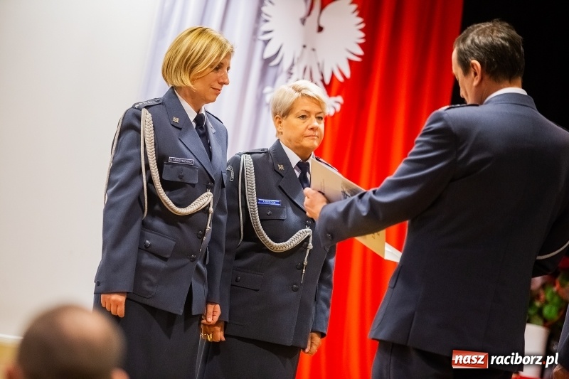 Zdjęcie w galerii na portalu naszraciborz.pl: Służby mundurowe uczciły setną rocznicę odzyskania przez Polskę niepodległości wiadomości z regionu