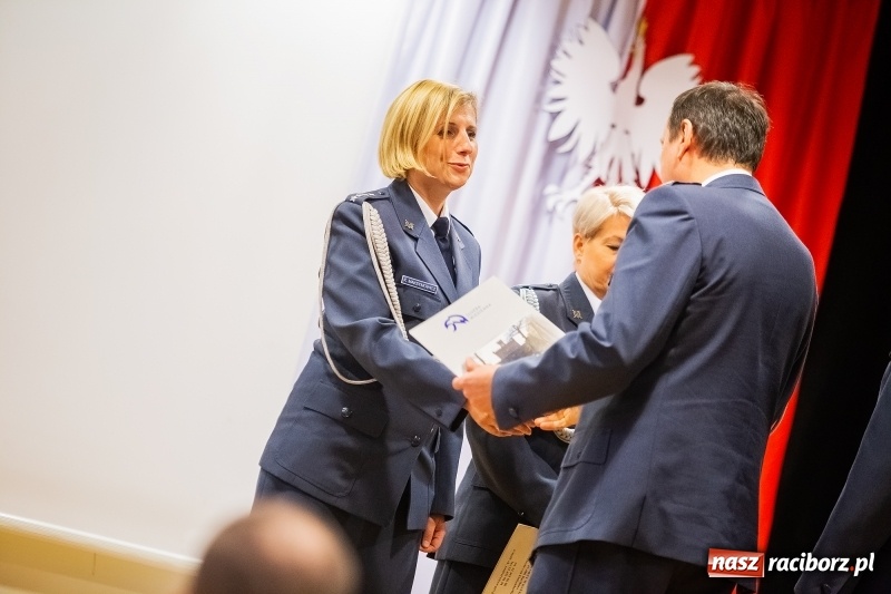 Zdjęcie w galerii na portalu naszraciborz.pl: Służby mundurowe uczciły setną rocznicę odzyskania przez Polskę niepodległości wiadomości z regionu