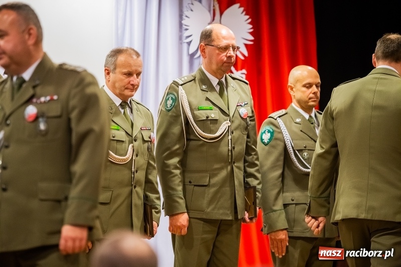 Zdjęcie w galerii na portalu naszraciborz.pl: Służby mundurowe uczciły setną rocznicę odzyskania przez Polskę niepodległości wiadomości z regionu