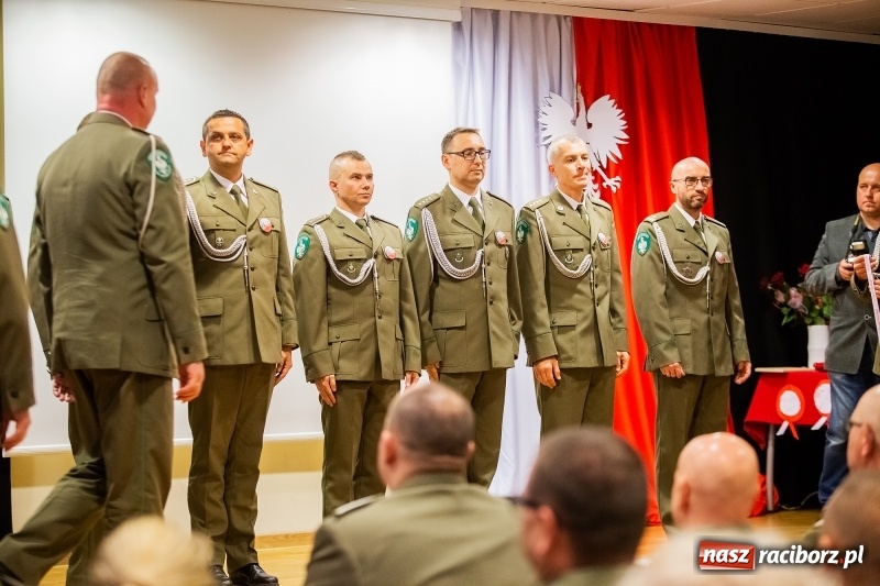 Zdjęcie w galerii na portalu naszraciborz.pl: Służby mundurowe uczciły setną rocznicę odzyskania przez Polskę niepodległości wiadomości z regionu