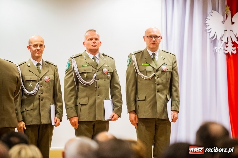 Zdjęcie w galerii na portalu naszraciborz.pl: Służby mundurowe uczciły setną rocznicę odzyskania przez Polskę niepodległości wiadomości z regionu