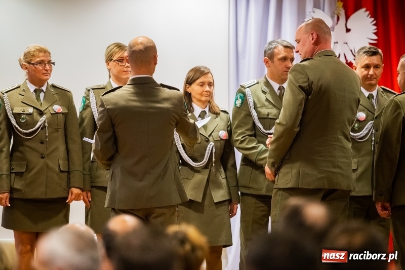 Zdjęcie w galerii na portalu naszraciborz.pl: Służby mundurowe uczciły setną rocznicę odzyskania przez Polskę niepodległości wiadomości z regionu