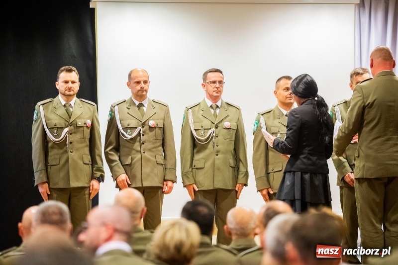 Zdjęcie w galerii na portalu naszraciborz.pl: Służby mundurowe uczciły setną rocznicę odzyskania przez Polskę niepodległości wiadomości z regionu