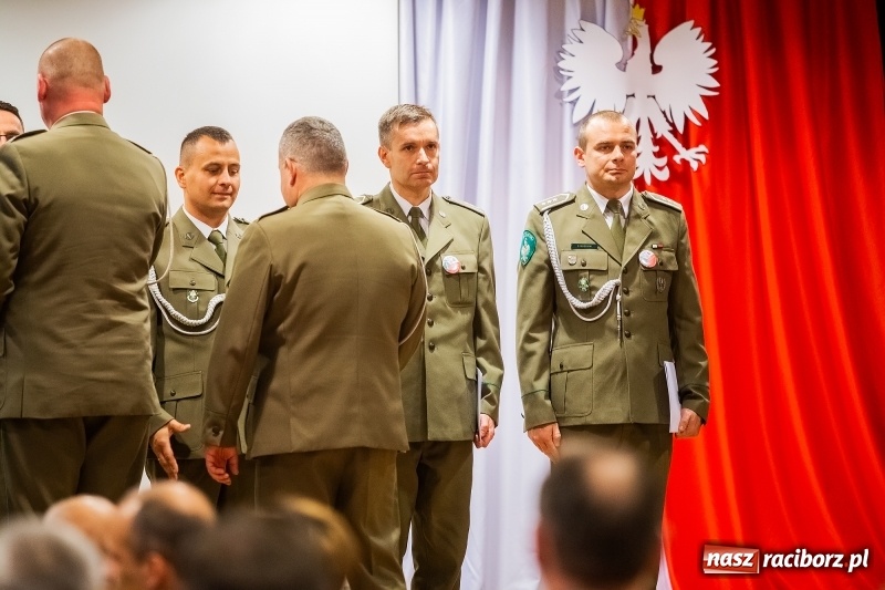 Zdjęcie w galerii na portalu naszraciborz.pl: Służby mundurowe uczciły setną rocznicę odzyskania przez Polskę niepodległości wiadomości z regionu