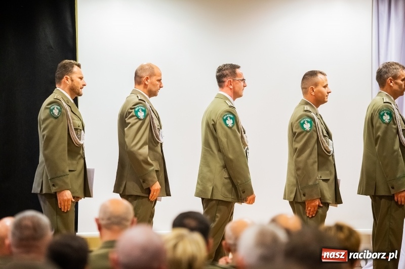 Zdjęcie w galerii na portalu naszraciborz.pl: Służby mundurowe uczciły setną rocznicę odzyskania przez Polskę niepodległości wiadomości z regionu