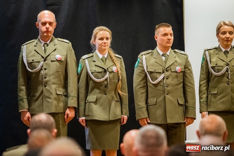 Zdjęcie w galerii na portalu naszraciborz.pl: Służby mundurowe uczciły setną rocznicę odzyskania przez Polskę niepodległości wiadomości z regionu