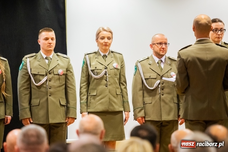 Zdjęcie w galerii na portalu naszraciborz.pl: Służby mundurowe uczciły setną rocznicę odzyskania przez Polskę niepodległości wiadomości z regionu