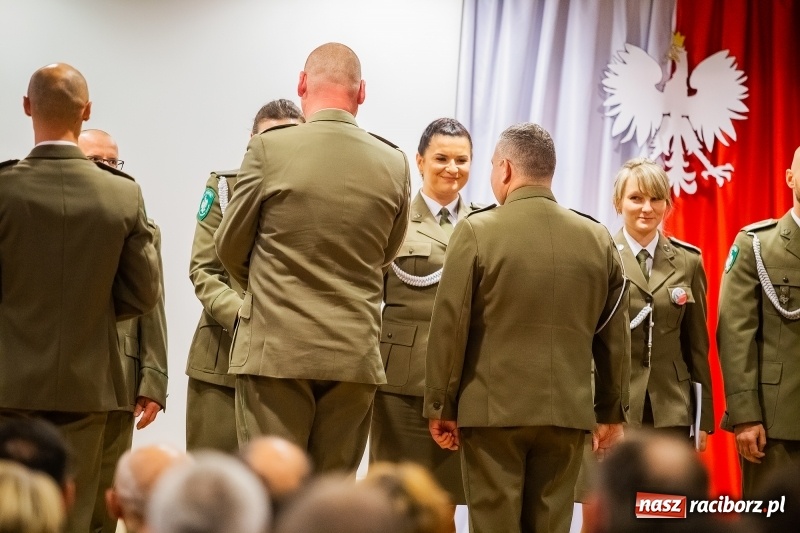 Zdjęcie w galerii na portalu naszraciborz.pl: Służby mundurowe uczciły setną rocznicę odzyskania przez Polskę niepodległości wiadomości z regionu