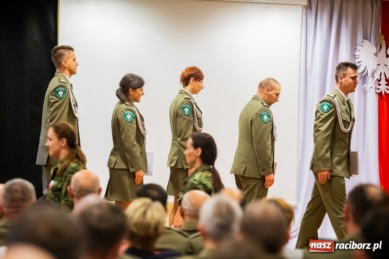 Zdjęcie w galerii na portalu naszraciborz.pl: Służby mundurowe uczciły setną rocznicę odzyskania przez Polskę niepodległości wiadomości z regionu