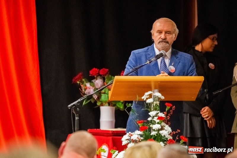 Zdjęcie w galerii na portalu naszraciborz.pl: Służby mundurowe uczciły setną rocznicę odzyskania przez Polskę niepodległości wiadomości z regionu