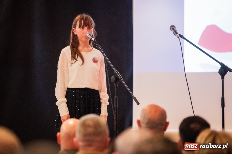 Zdjęcie w galerii na portalu naszraciborz.pl: Służby mundurowe uczciły setną rocznicę odzyskania przez Polskę niepodległości wiadomości z regionu