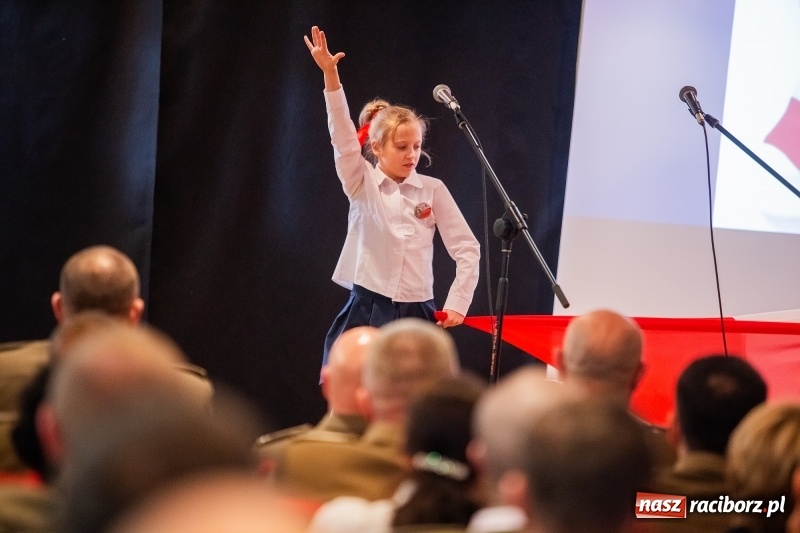 Zdjęcie w galerii na portalu naszraciborz.pl: Służby mundurowe uczciły setną rocznicę odzyskania przez Polskę niepodległości wiadomości z regionu