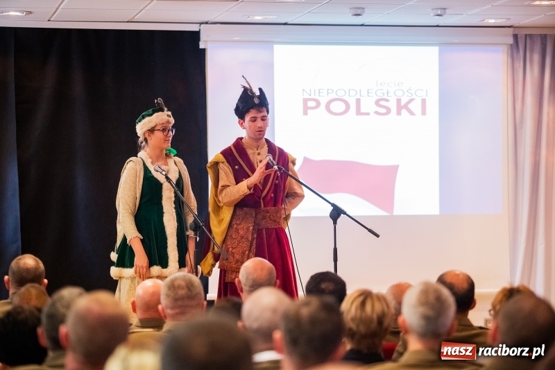 Zdjęcie w galerii na portalu naszraciborz.pl: Służby mundurowe uczciły setną rocznicę odzyskania przez Polskę niepodległości wiadomości z regionu