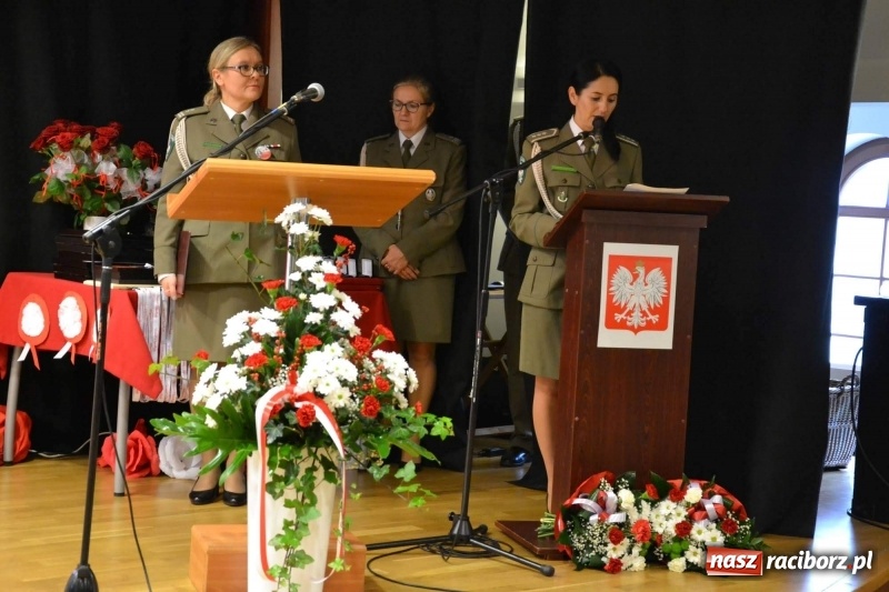 Zdjęcie w galerii na portalu naszraciborz.pl: Służby mundurowe uczciły setną rocznicę odzyskania przez Polskę niepodległości wiadomości z regionu
