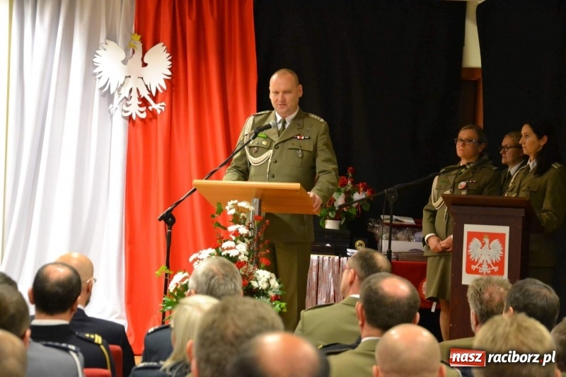 Zdjęcie w galerii na portalu naszraciborz.pl: Służby mundurowe uczciły setną rocznicę odzyskania przez Polskę niepodległości wiadomości z regionu