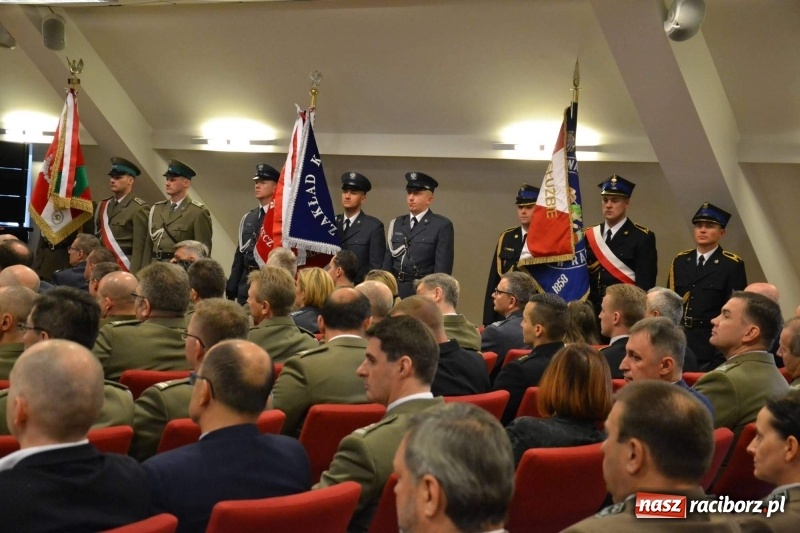 Zdjęcie w galerii na portalu naszraciborz.pl: Służby mundurowe uczciły setną rocznicę odzyskania przez Polskę niepodległości wiadomości z regionu