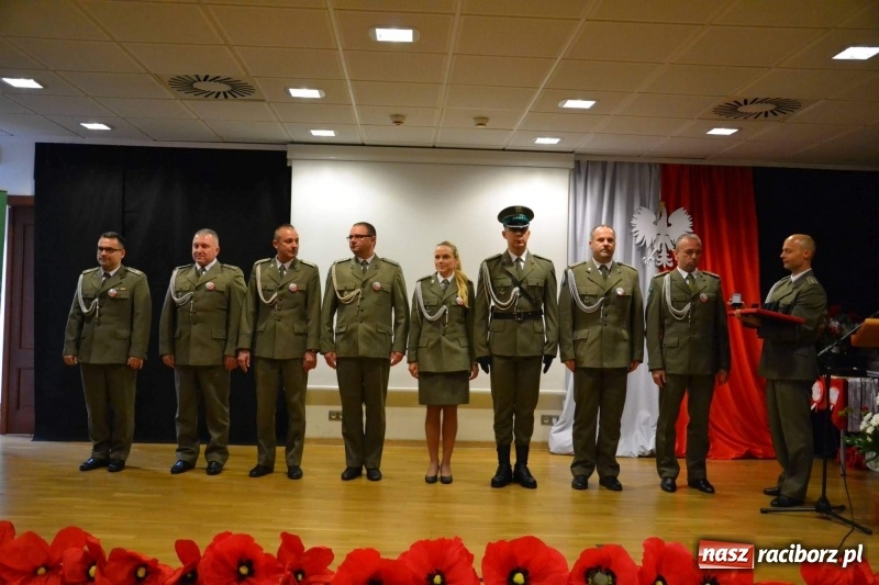 Zdjęcie w galerii na portalu naszraciborz.pl: Służby mundurowe uczciły setną rocznicę odzyskania przez Polskę niepodległości wiadomości z regionu