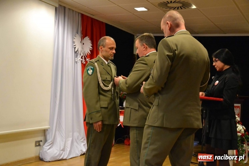 Zdjęcie w galerii na portalu naszraciborz.pl: Służby mundurowe uczciły setną rocznicę odzyskania przez Polskę niepodległości wiadomości z regionu