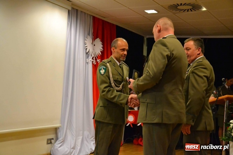 Zdjęcie w galerii na portalu naszraciborz.pl: Służby mundurowe uczciły setną rocznicę odzyskania przez Polskę niepodległości wiadomości z regionu