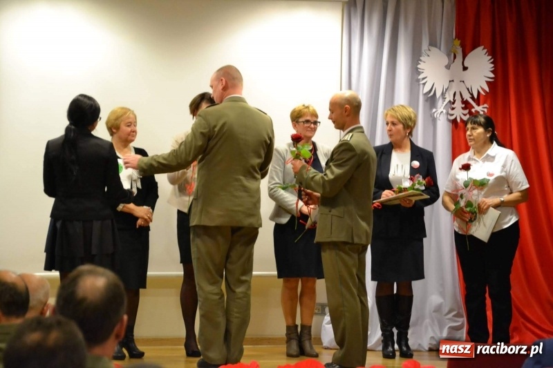 Zdjęcie w galerii na portalu naszraciborz.pl: Służby mundurowe uczciły setną rocznicę odzyskania przez Polskę niepodległości wiadomości z regionu