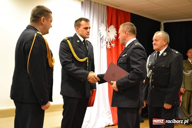 Zdjęcie w galerii na portalu naszraciborz.pl: Służby mundurowe uczciły setną rocznicę odzyskania przez Polskę niepodległości wiadomości z regionu