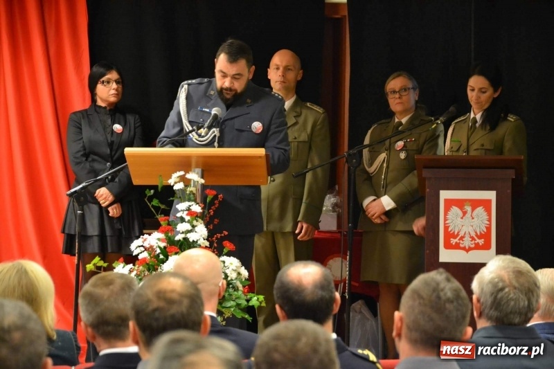 Zdjęcie w galerii na portalu naszraciborz.pl: Służby mundurowe uczciły setną rocznicę odzyskania przez Polskę niepodległości wiadomości z regionu