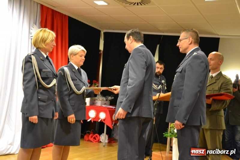 Zdjęcie w galerii na portalu naszraciborz.pl: Służby mundurowe uczciły setną rocznicę odzyskania przez Polskę niepodległości wiadomości z regionu