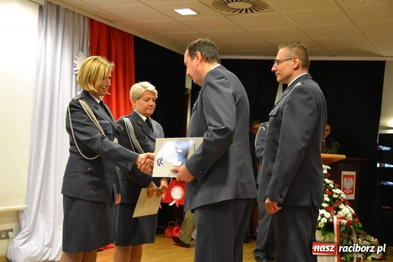 Zdjęcie w galerii na portalu naszraciborz.pl: Służby mundurowe uczciły setną rocznicę odzyskania przez Polskę niepodległości wiadomości z regionu