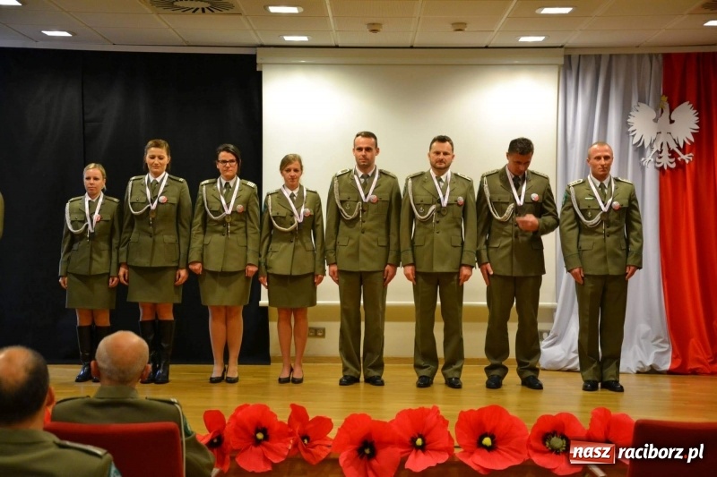 Zdjęcie w galerii na portalu naszraciborz.pl: Służby mundurowe uczciły setną rocznicę odzyskania przez Polskę niepodległości wiadomości z regionu