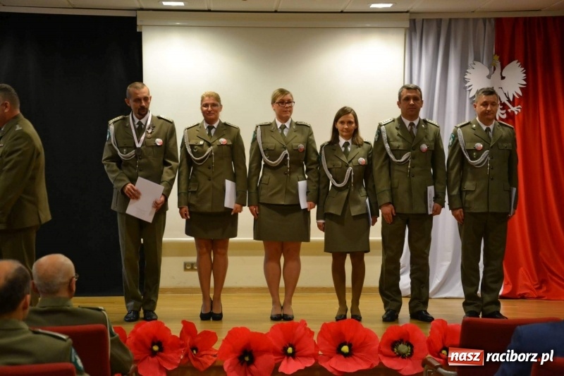 Zdjęcie w galerii na portalu naszraciborz.pl: Służby mundurowe uczciły setną rocznicę odzyskania przez Polskę niepodległości wiadomości z regionu