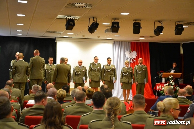 Zdjęcie w galerii na portalu naszraciborz.pl: Służby mundurowe uczciły setną rocznicę odzyskania przez Polskę niepodległości wiadomości z regionu