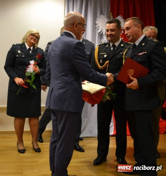 Zdjęcie w galerii na portalu naszraciborz.pl: Służby mundurowe uczciły setną rocznicę odzyskania przez Polskę niepodległości wiadomości z regionu