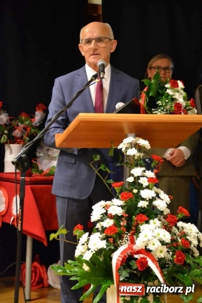 Zdjęcie w galerii na portalu naszraciborz.pl: Służby mundurowe uczciły setną rocznicę odzyskania przez Polskę niepodległości wiadomości z regionu