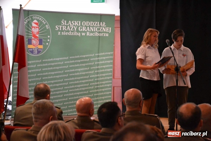Zdjęcie w galerii na portalu naszraciborz.pl: Służby mundurowe uczciły setną rocznicę odzyskania przez Polskę niepodległości wiadomości z regionu