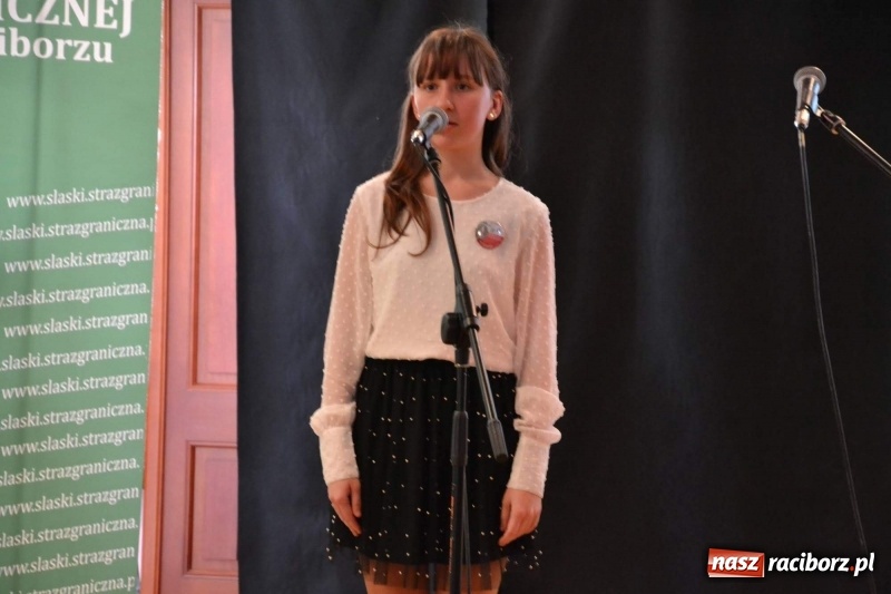 Zdjęcie w galerii na portalu naszraciborz.pl: Służby mundurowe uczciły setną rocznicę odzyskania przez Polskę niepodległości wiadomości z regionu