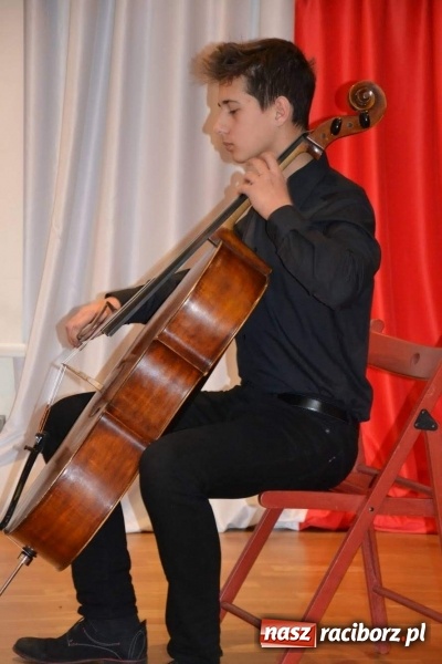 Zdjęcie w galerii na portalu naszraciborz.pl: Służby mundurowe uczciły setną rocznicę odzyskania przez Polskę niepodległości wiadomości z regionu