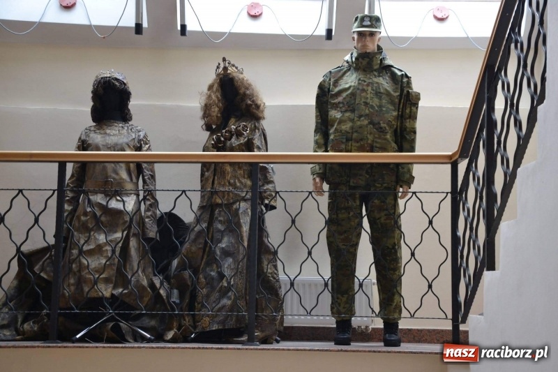 Zdjęcie w galerii na portalu naszraciborz.pl: Służby mundurowe uczciły setną rocznicę odzyskania przez Polskę niepodległości wiadomości z regionu