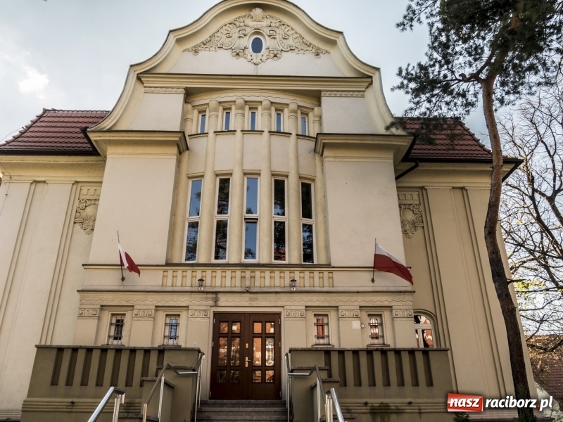 Zdjęcie w galerii na portalu naszraciborz.pl: Raciborska biblioteka wznawia działalność po remoncie. Przygotowano wiele atrakcji wiadomości z regionu