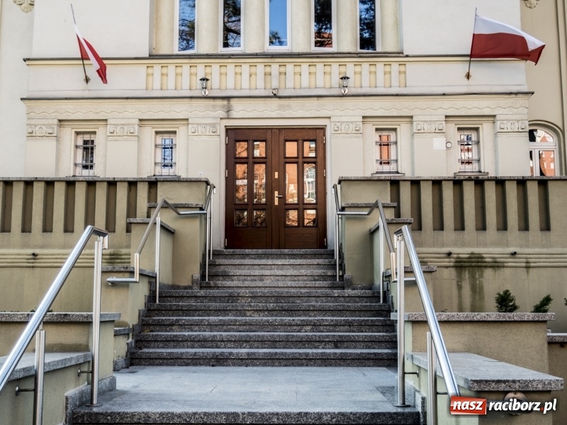 Zdjęcie w galerii na portalu naszraciborz.pl: Raciborska biblioteka wznawia działalność po remoncie. Przygotowano wiele atrakcji wiadomości z regionu