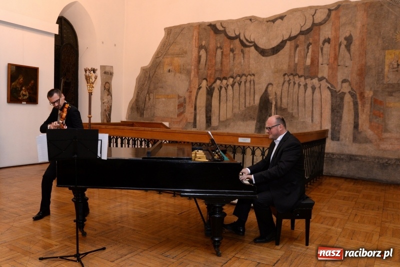 Zdjęcie w galerii na portalu naszraciborz.pl: Koncert z okazji stulecia niepodległości w raciborskim Muzeum wiadomości z regionu