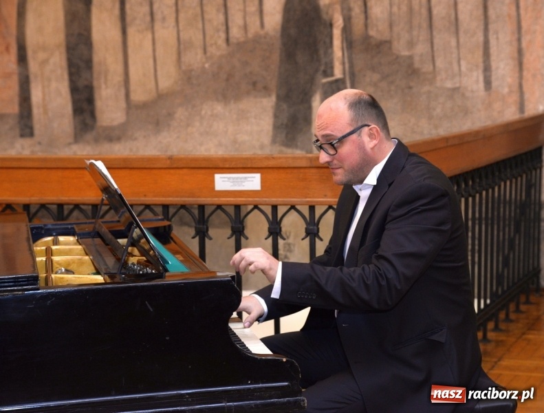 Zdjęcie w galerii na portalu naszraciborz.pl: Koncert z okazji stulecia niepodległości w raciborskim Muzeum wiadomości z regionu