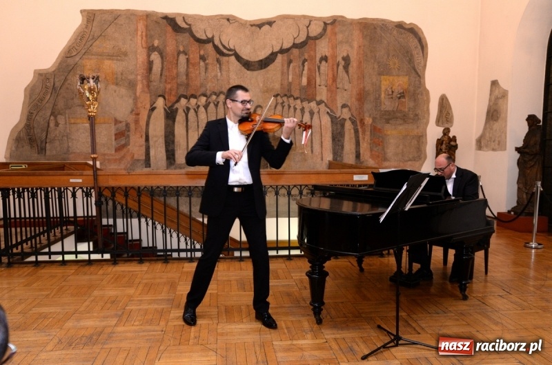 Zdjęcie w galerii na portalu naszraciborz.pl: Koncert z okazji stulecia niepodległości w raciborskim Muzeum wiadomości z regionu