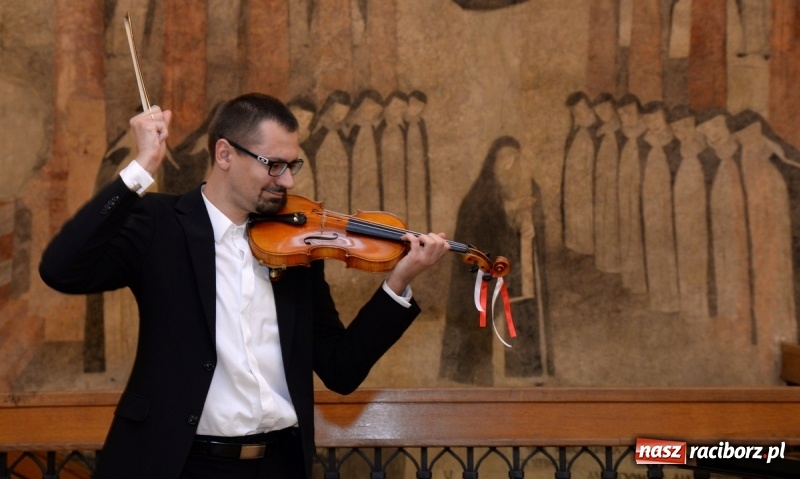 Zdjęcie w galerii na portalu naszraciborz.pl: Koncert z okazji stulecia niepodległości w raciborskim Muzeum wiadomości z regionu