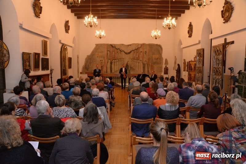 Zdjęcie w galerii na portalu naszraciborz.pl: Koncert z okazji stulecia niepodległości w raciborskim Muzeum wiadomości z regionu