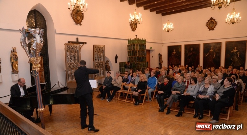 Zdjęcie w galerii na portalu naszraciborz.pl: Koncert z okazji stulecia niepodległości w raciborskim Muzeum wiadomości z regionu