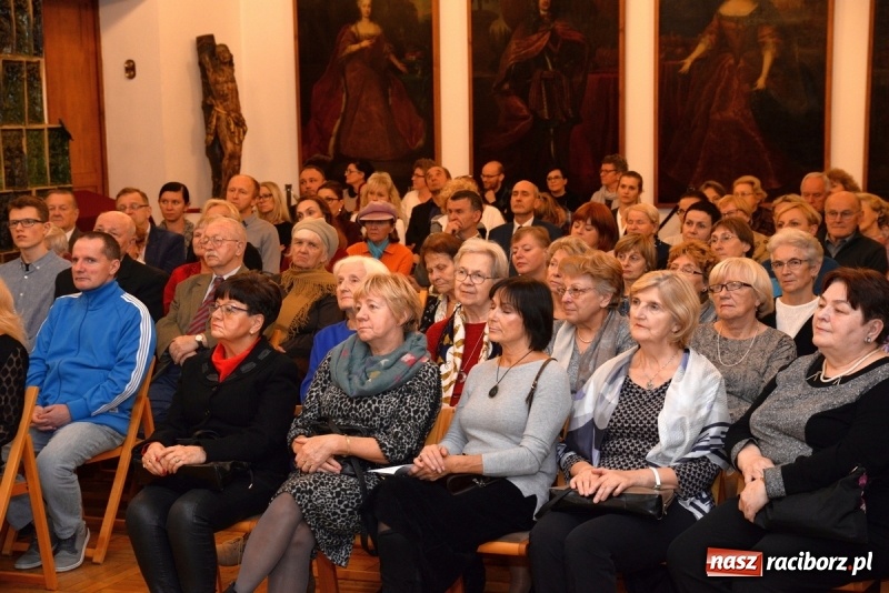 Zdjęcie w galerii na portalu naszraciborz.pl: Koncert z okazji stulecia niepodległości w raciborskim Muzeum wiadomości z regionu